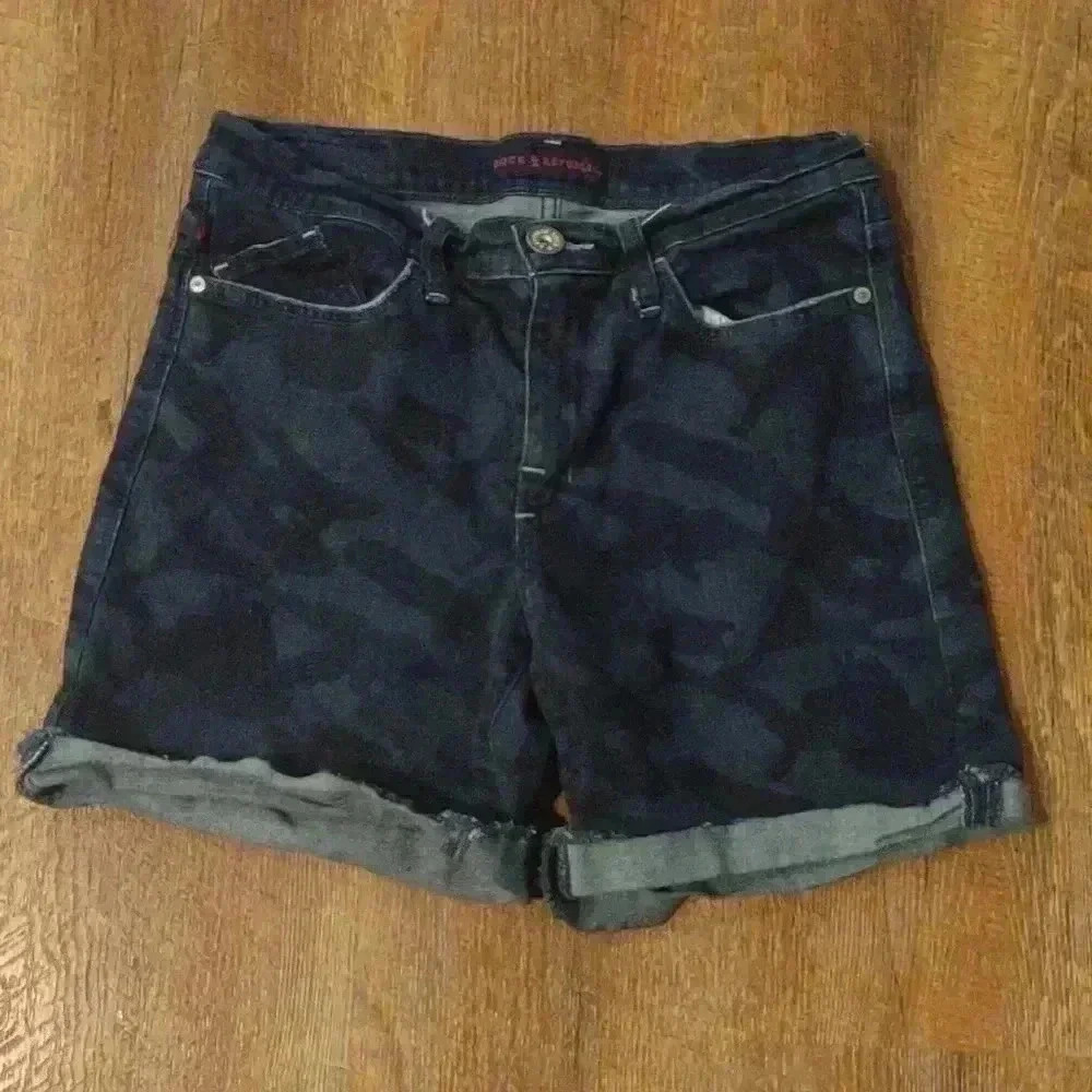 Rock & Republic Bumpershoot blue camo stretch denim shorts women's 10